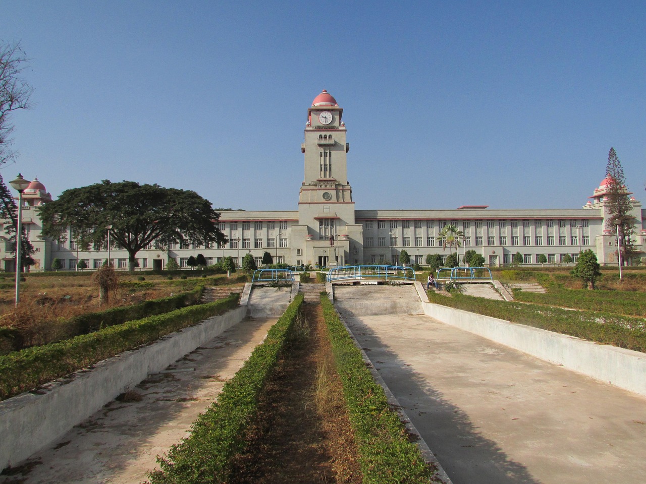 广东省环保学院，高清图片展现绿色学府之美